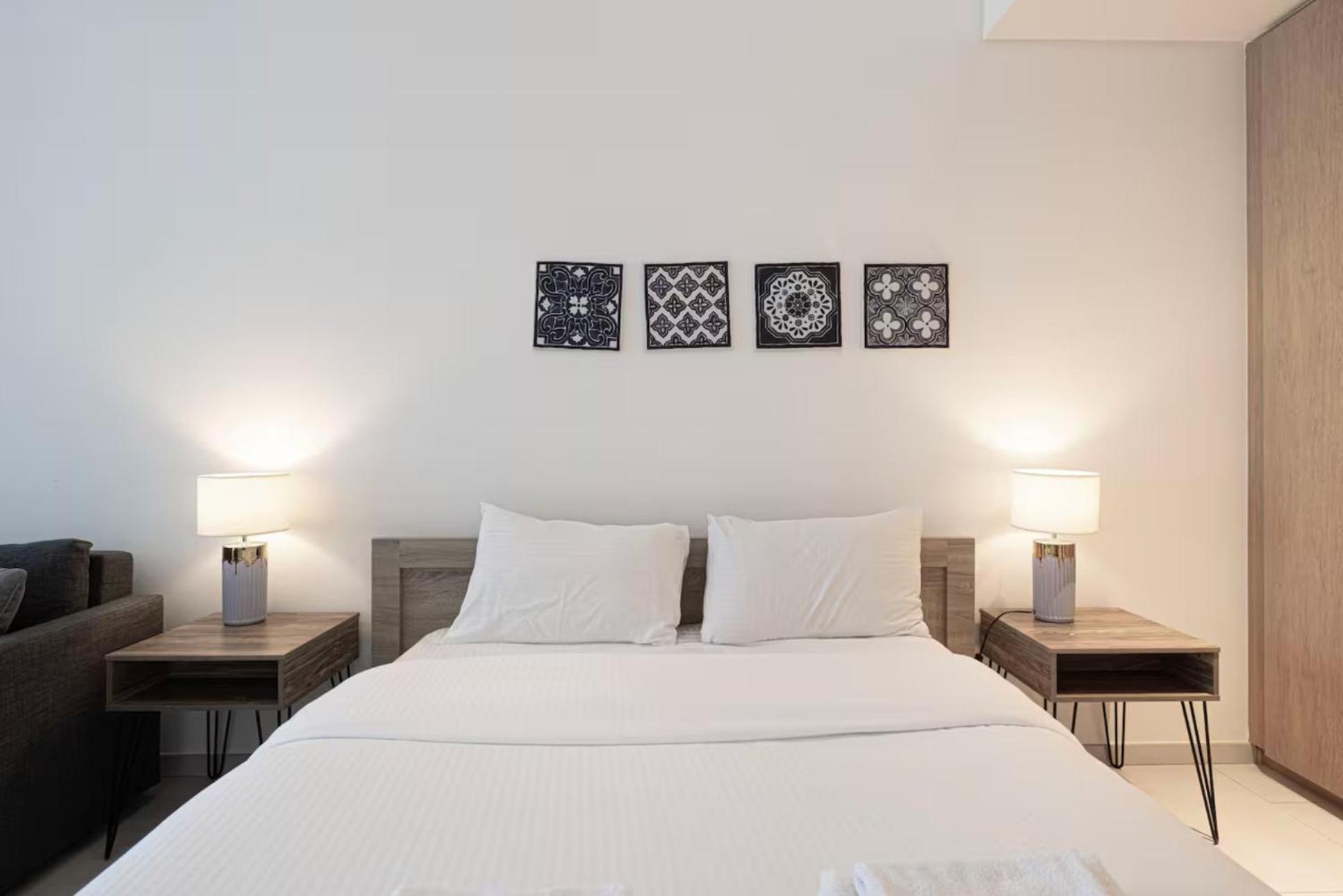 Luxury Studios With Burj Khalifa Or Canal View In Downtown - Marquise Square Tower Dubai Room photo